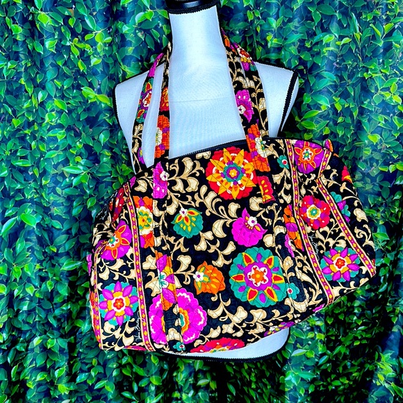 Vera Bradley Handbags - Vera Bradley Discontinued Bag